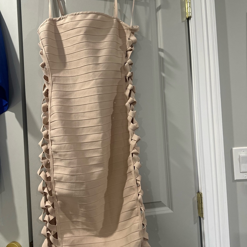 Elegant Beige Sleeveless Dress